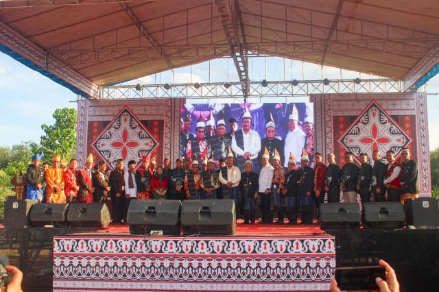 PIMPINAN DAN ANGGOTA DPRD KABUPATEN ASAHAN HADIRI PEMBUKAAN PEKAN SENI BUDAYA DAERAH KE-6 TAHUN 2025 KABUPATEN ASAHAN